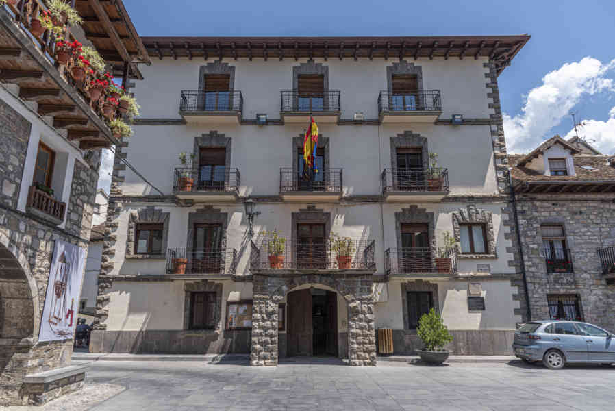 Huesca - Siresa 03 - Ayuntamiento.jpg
